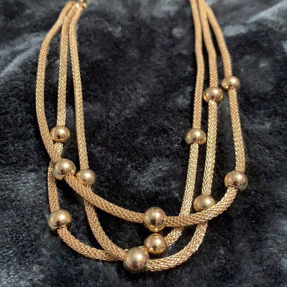 Gold colored rope necklace free with bundle - Picture 2 of 6